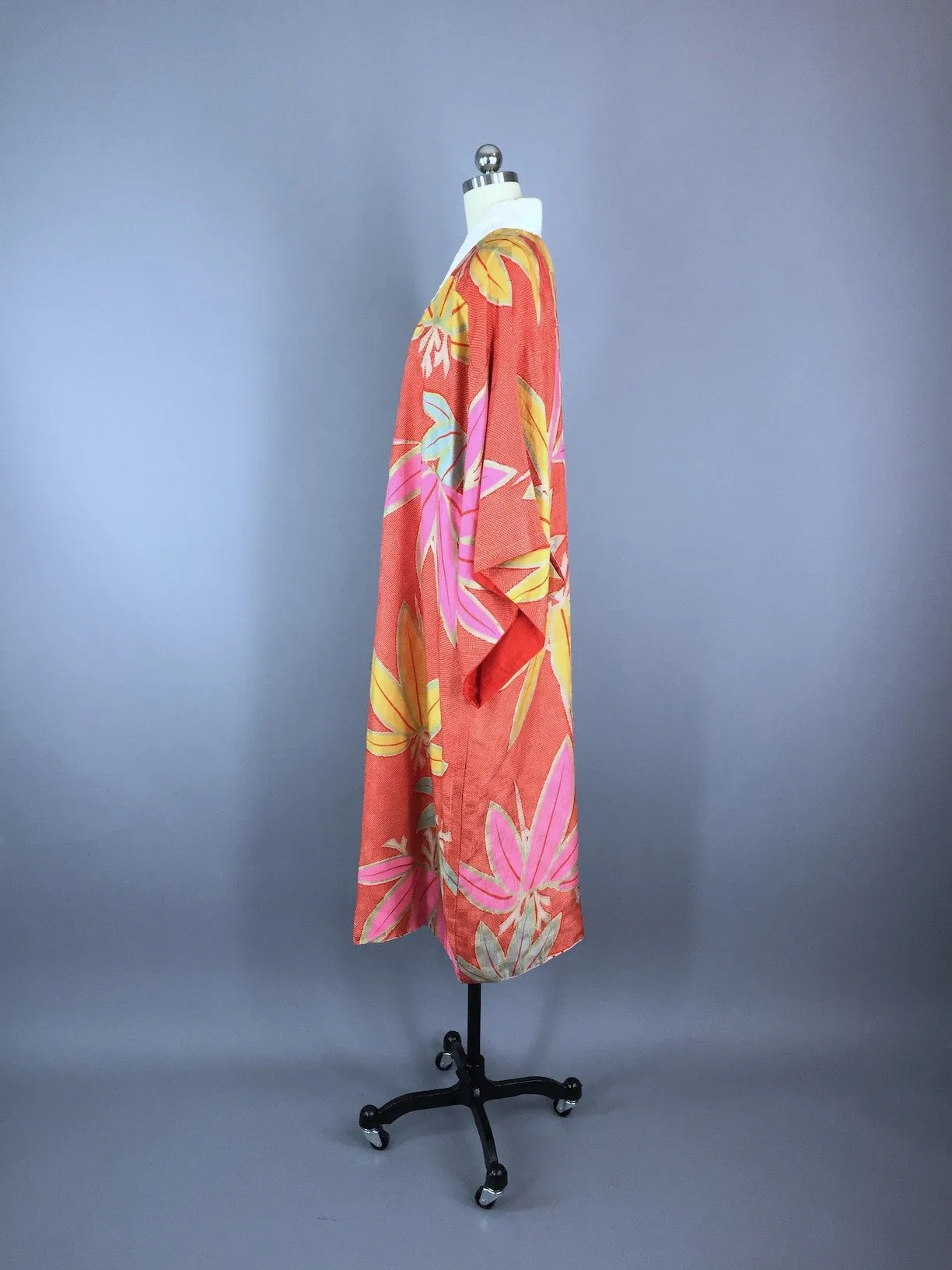 1940s Vintage Silk Kimono Robe / Red Pink Floral Print