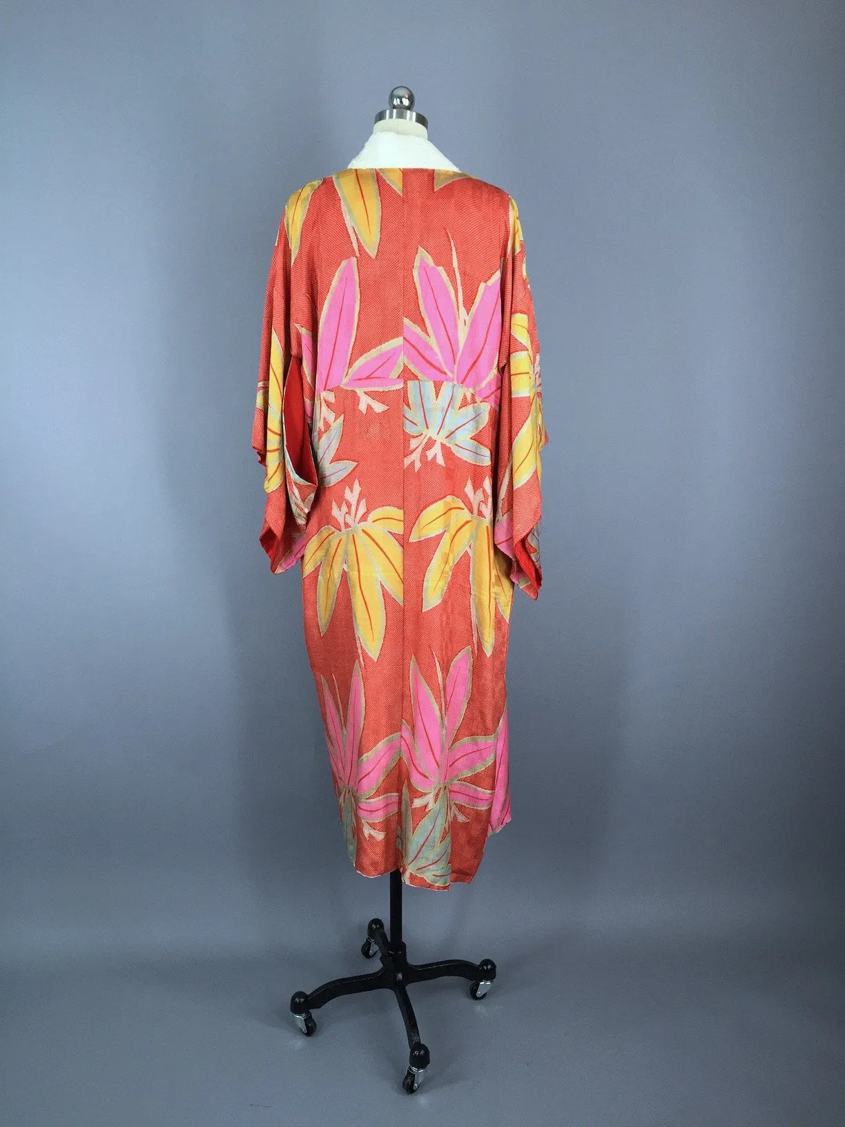 1940s Vintage Silk Kimono Robe / Red Pink Floral Print