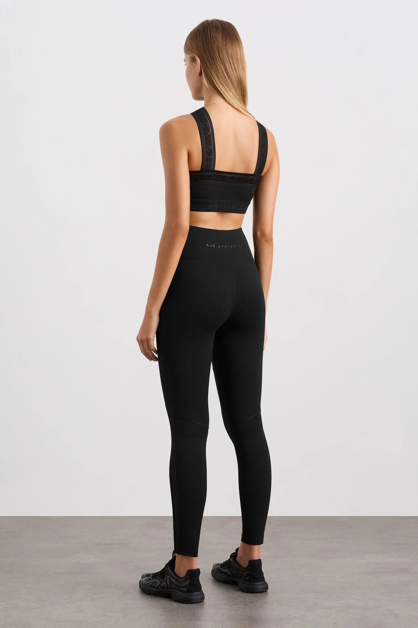 Cross Neck Sports Crop 384