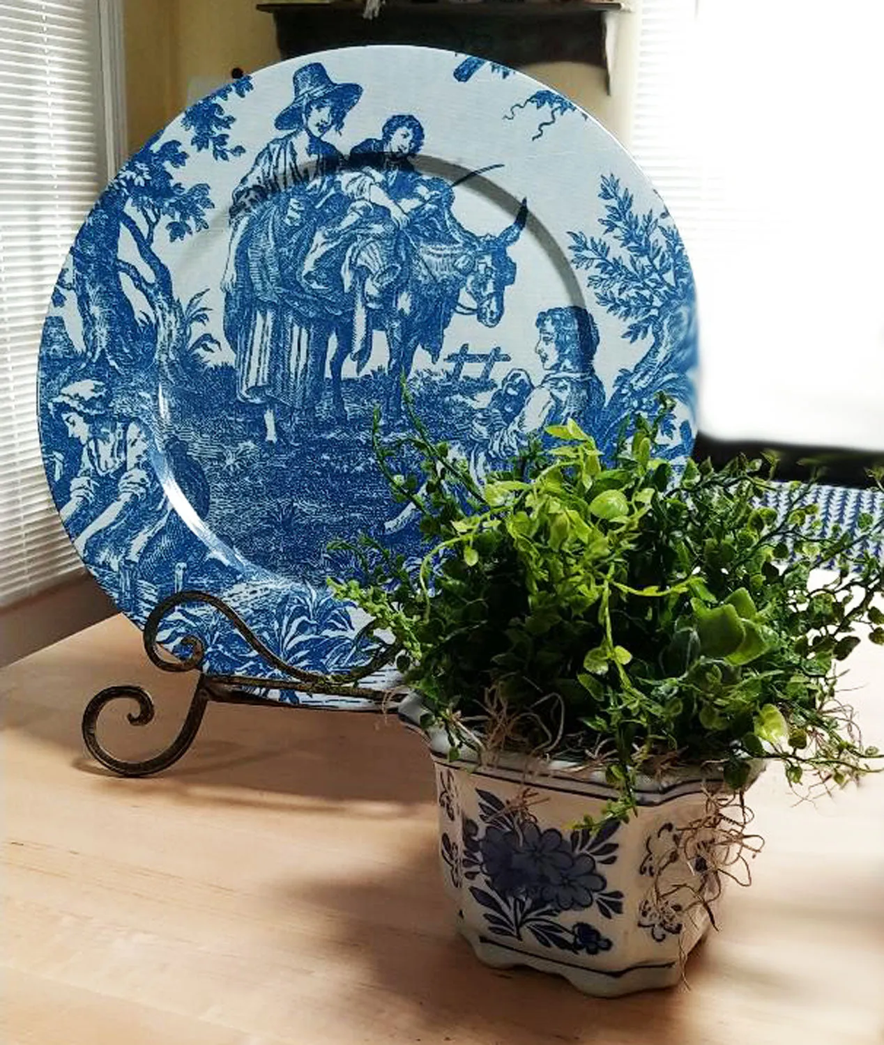 *LARGE 15" BLUE & WHITE TOILE FRENCH COUNTRYSIDE DECORATOR PLATE - PERFECT FOR ON AN ISLAND OR A PLANT SHELF WITH OTHER BLUE & WHITE ITEMS