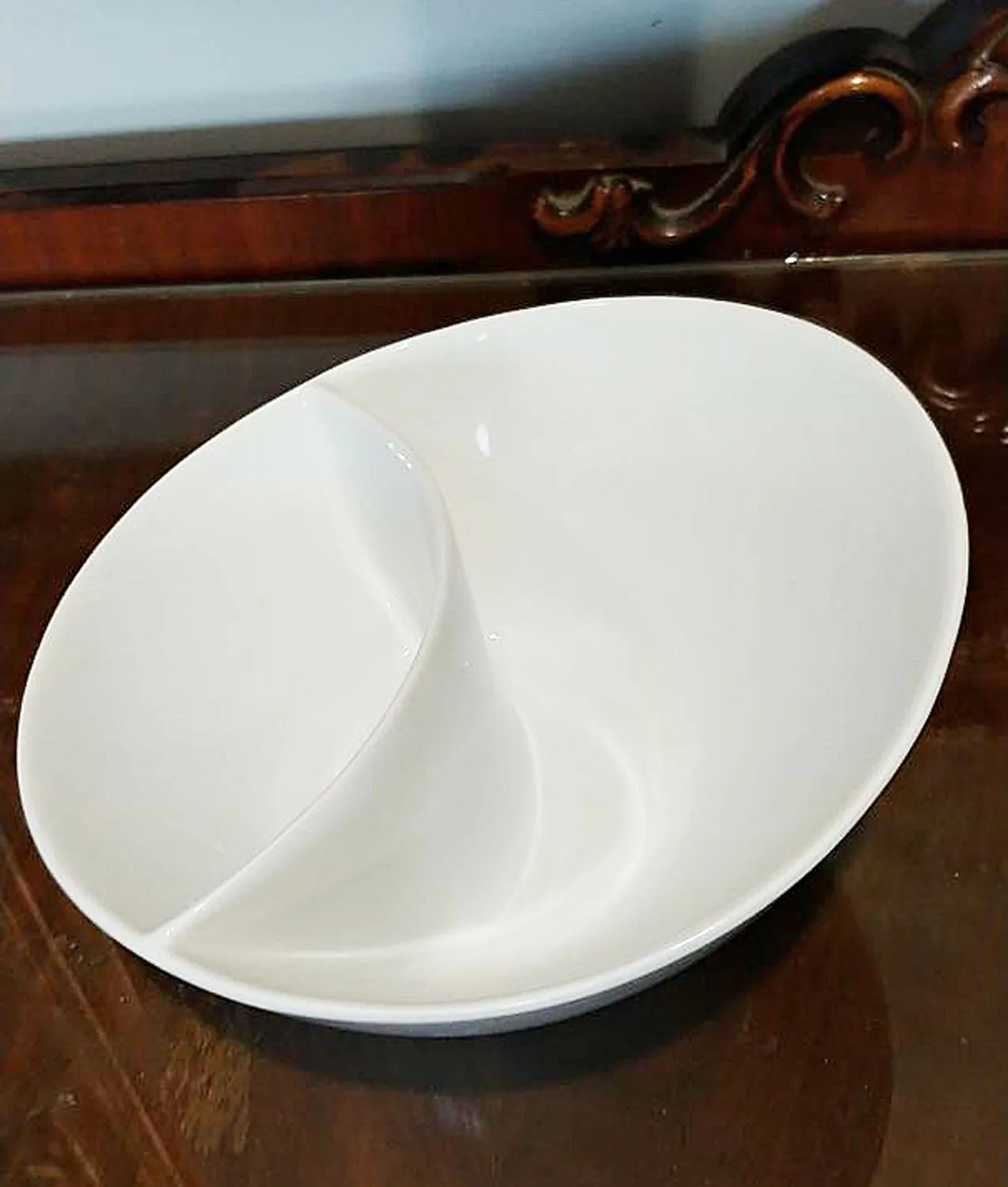 NEW OLD STOCK - HUGE CRATE & BARREL PORCELAIN DIVIDED NOODLE BOWLS (2)  - SOUP BOWLS - SALAD BOWLS - ONE DISH DINNERS - PERFECT FOR CHINESE, THAI, JAPANESE AND AMERICAN FOOD