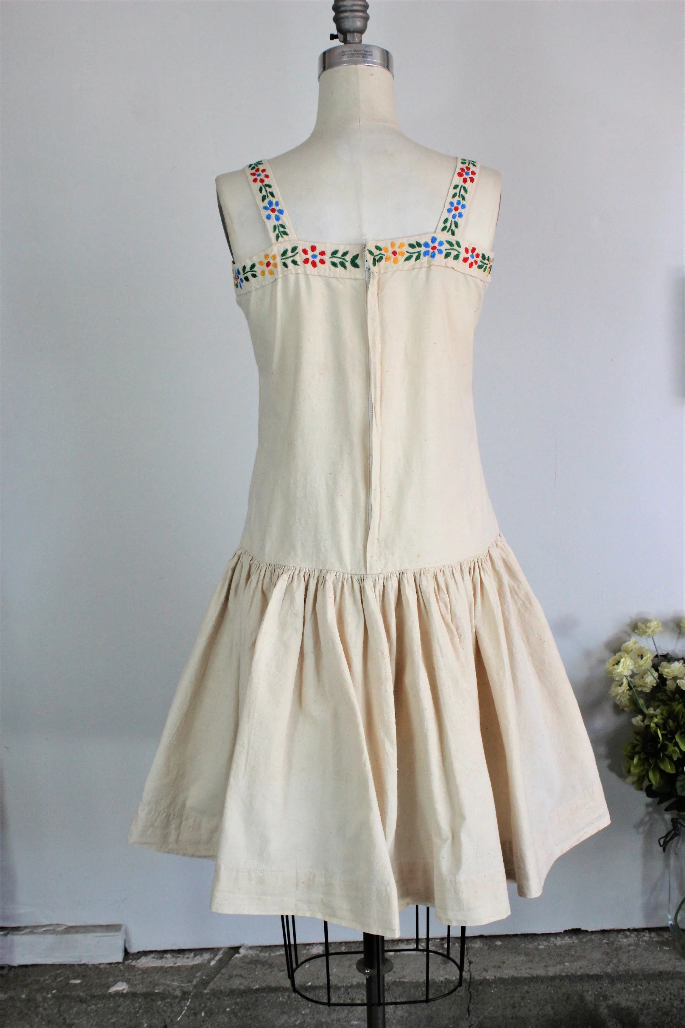 Vintage 1960s 1970s Does 1920s Dress With Embroidered Flowers