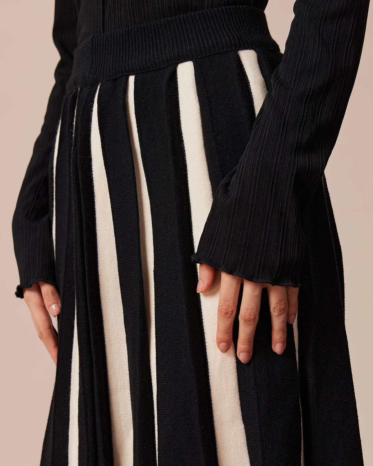 Women's Black Striped Knitted Midi Skirt